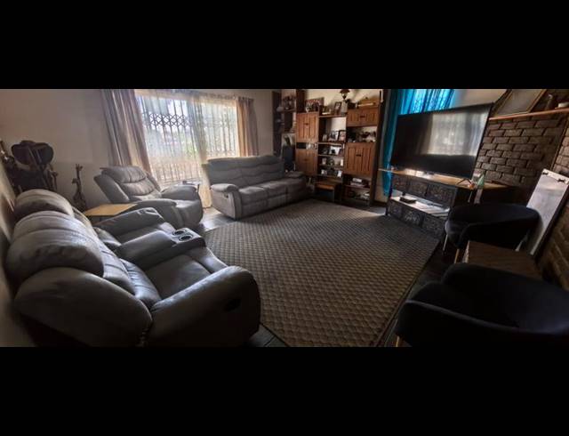 3 BEDROOM HOUSE FOR SALE IN HAMBERG